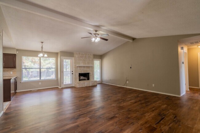 Building Photo - 3 Bed / 2 Bath in Tulsa!