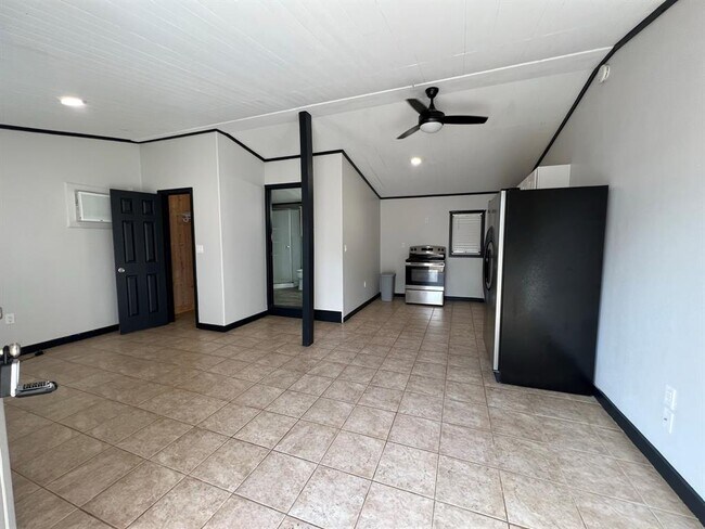 Building Photo - 18219 Strack Dr