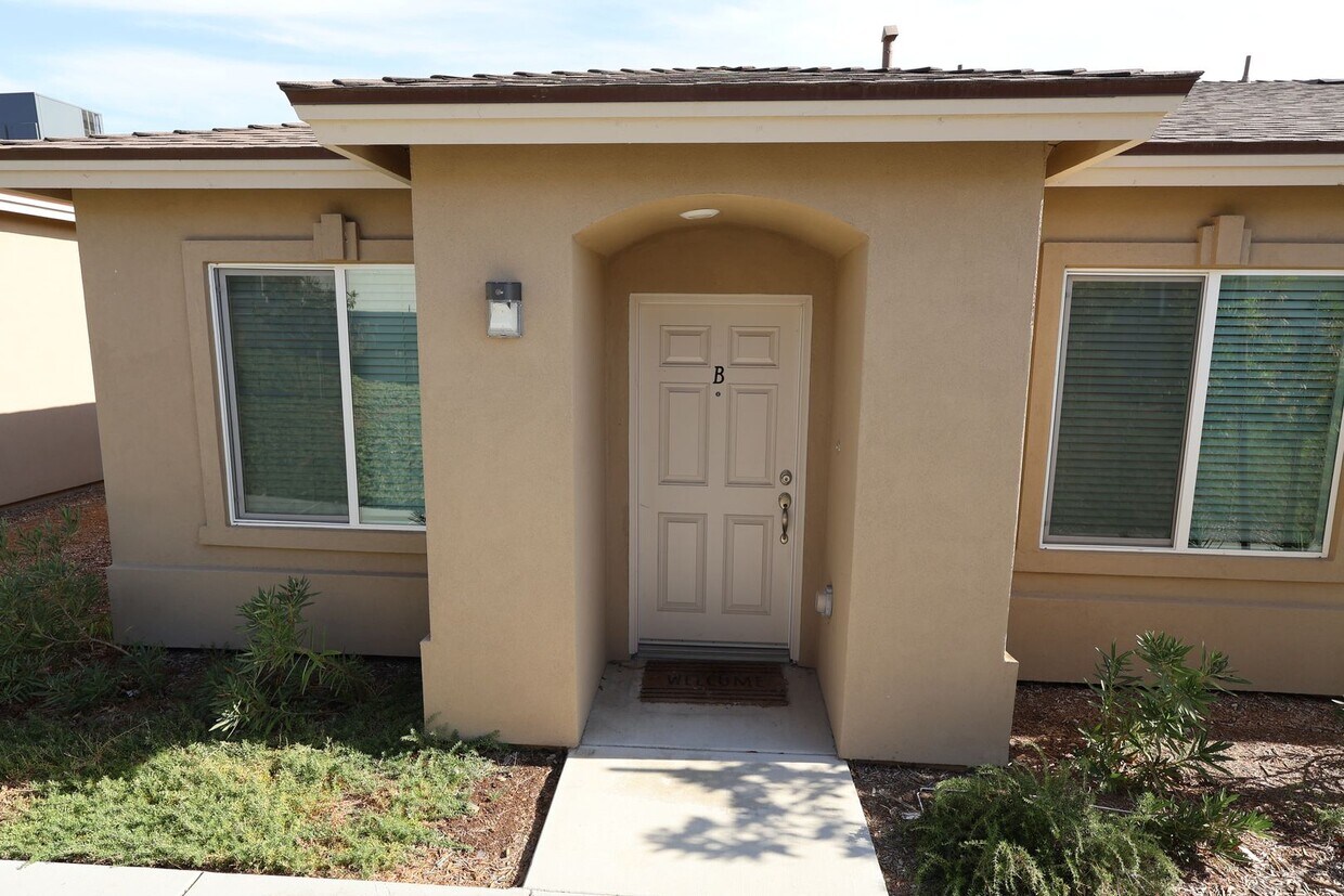 Foto principal - Northview Meadows Luxury Duplexes!