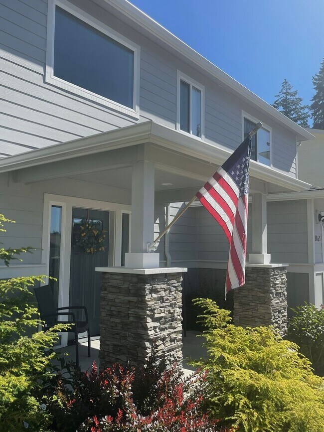 Building Photo - Lovely Silverdale 4 bedroom available now
