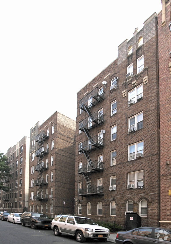 Primary Photo - 189 E 18th St