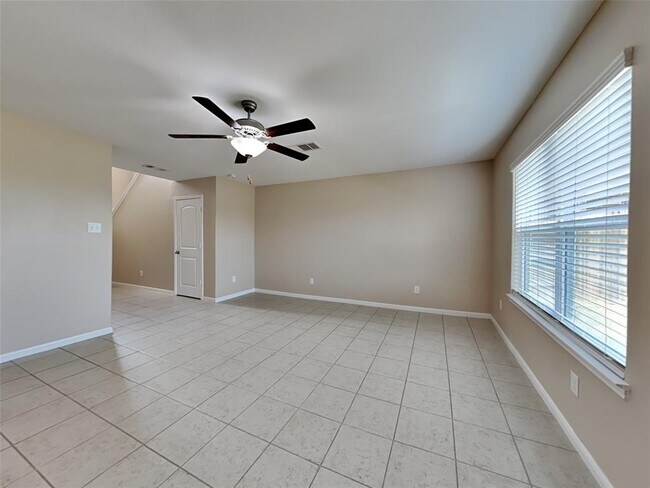 Building Photo - 512 Red Dusk Paint Dr