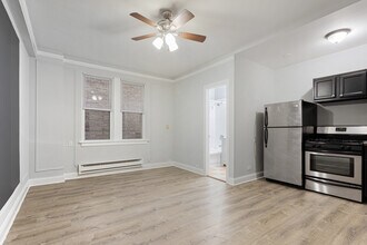 Building Photo - 5860 N Kenmore Ave