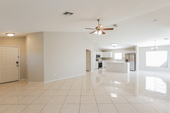 Foto del edificio - 12653 W Surrey Ave