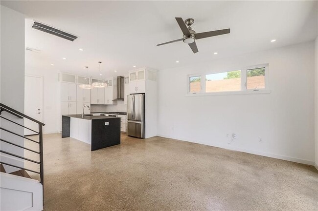 Building Photo - 2500 Southland Dr