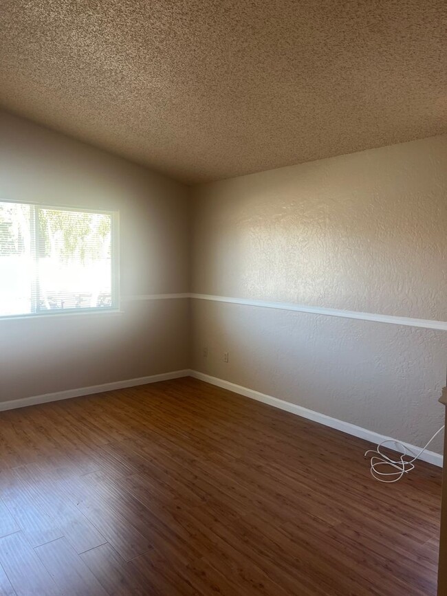 Building Photo - 619 Coriander Way