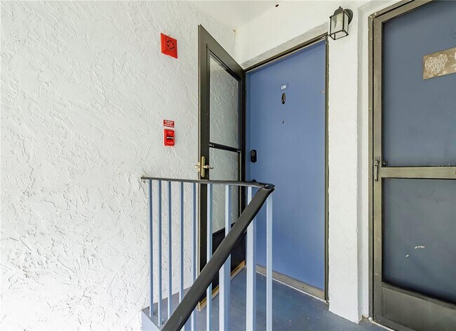 Foto del edificio - 120 Cypress Ln