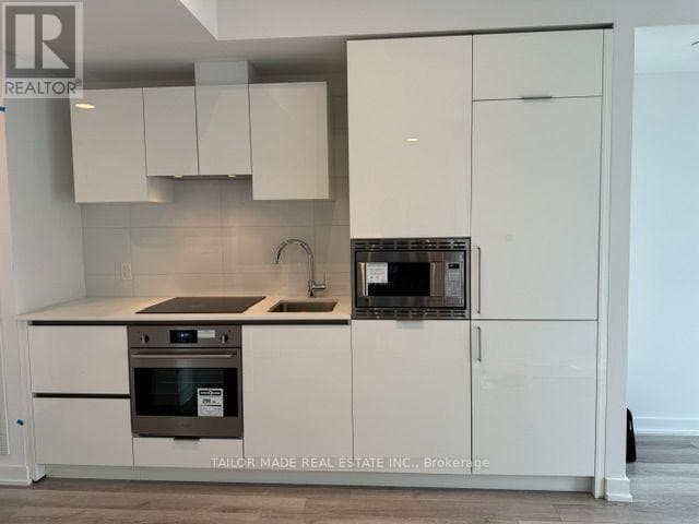 Building Photo - 238 Simcoe St