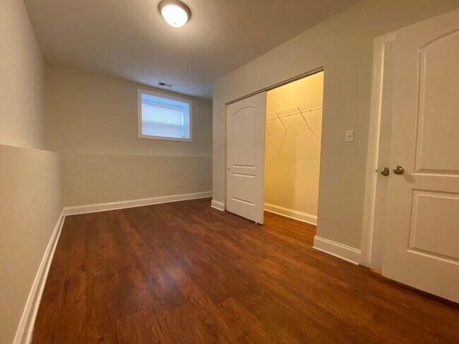 Building Photo - 6142 S Ellis Ave