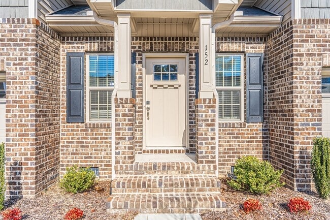 Building Photo - 152 Lark Dr