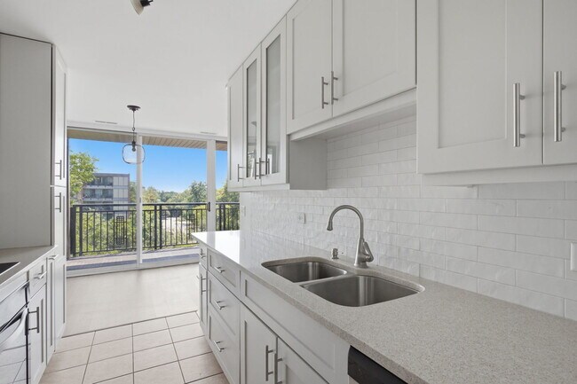 Foto del edificio - 5950 Oakwood Dr