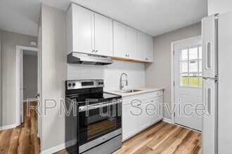 Building Photo - 895a W Sharpe Ave