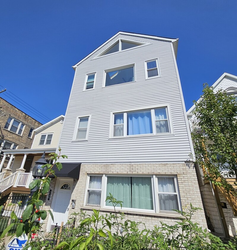 Primary Photo - 1140 W Barry Ave