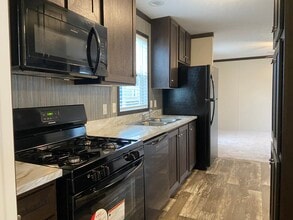 Building Photo - 252 Spruce