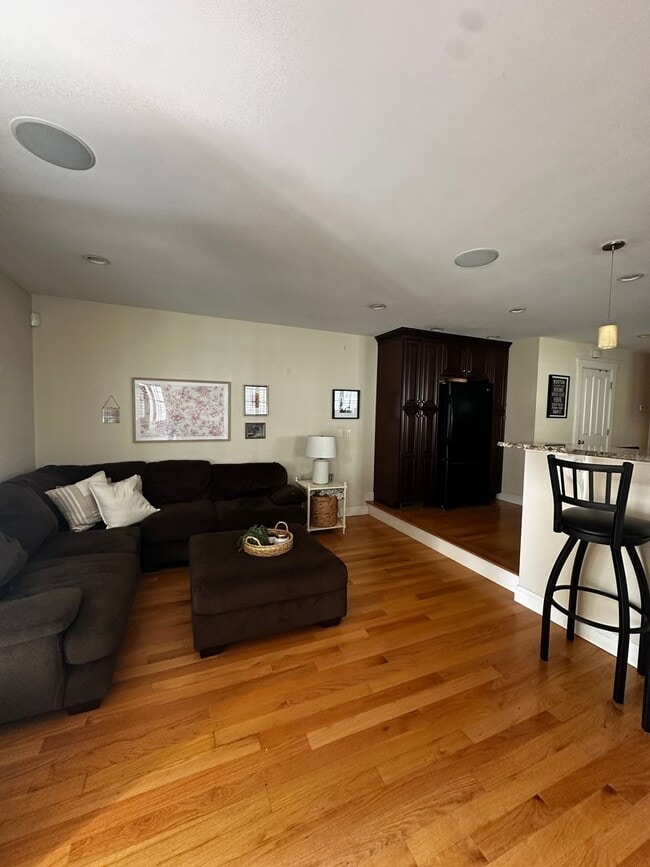 Spacious 3 Bed 2.5 Bath Single-Family Home... - Spacious 3 Bed 2.5 Bath Single-Family Home...