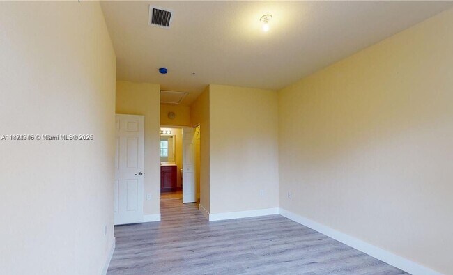 Foto del edificio - 8960 NW 97th Ave