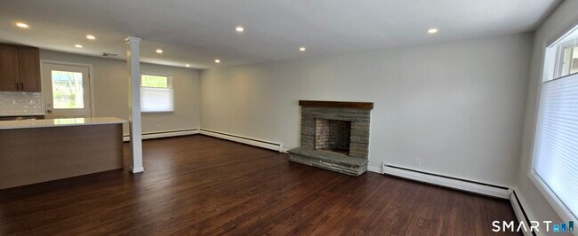 Foto del edificio - 63 Plumtree Ln