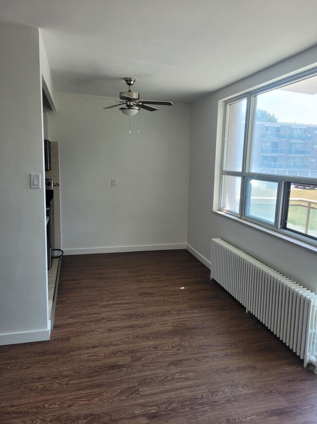 Building Photo - 6 The Donway East
