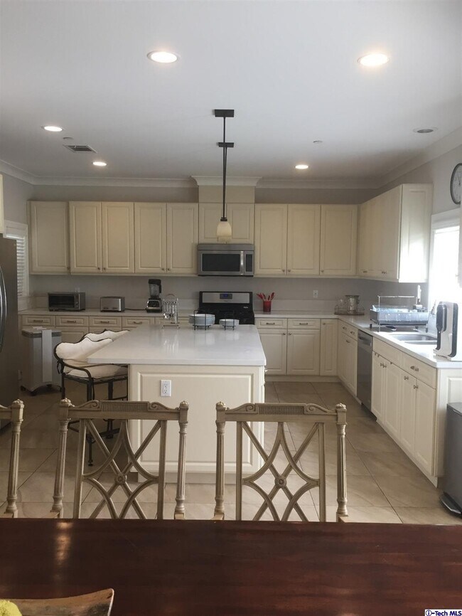 Building Photo - 4634 La Canada Blvd