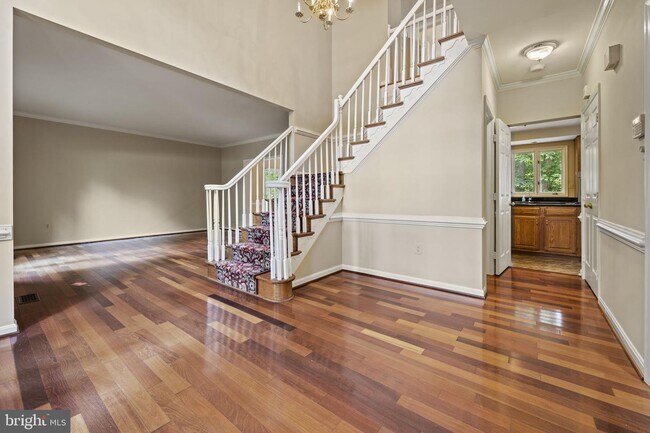 Building Photo - 7500 S Valley Dr