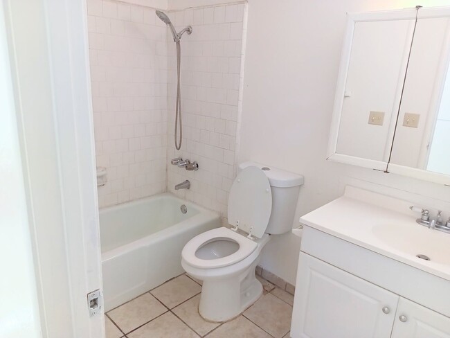Foto del edificio - 2750 W. James Avenue