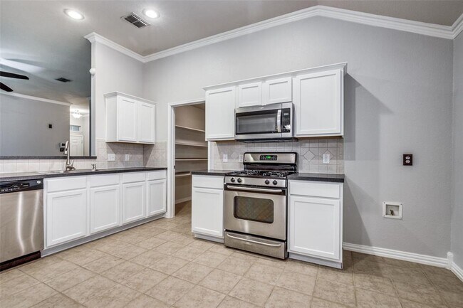 Building Photo - 2153 Cedar Park Dr