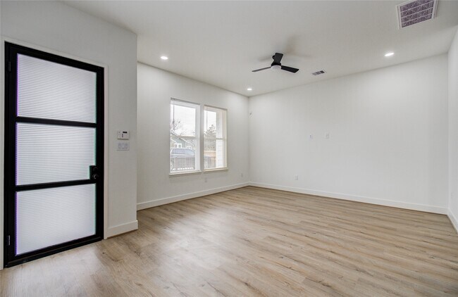 Foto del edificio - 1815 McKee St