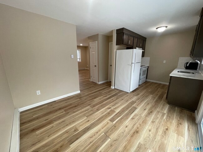 Building Photo - 373 Wolcott St