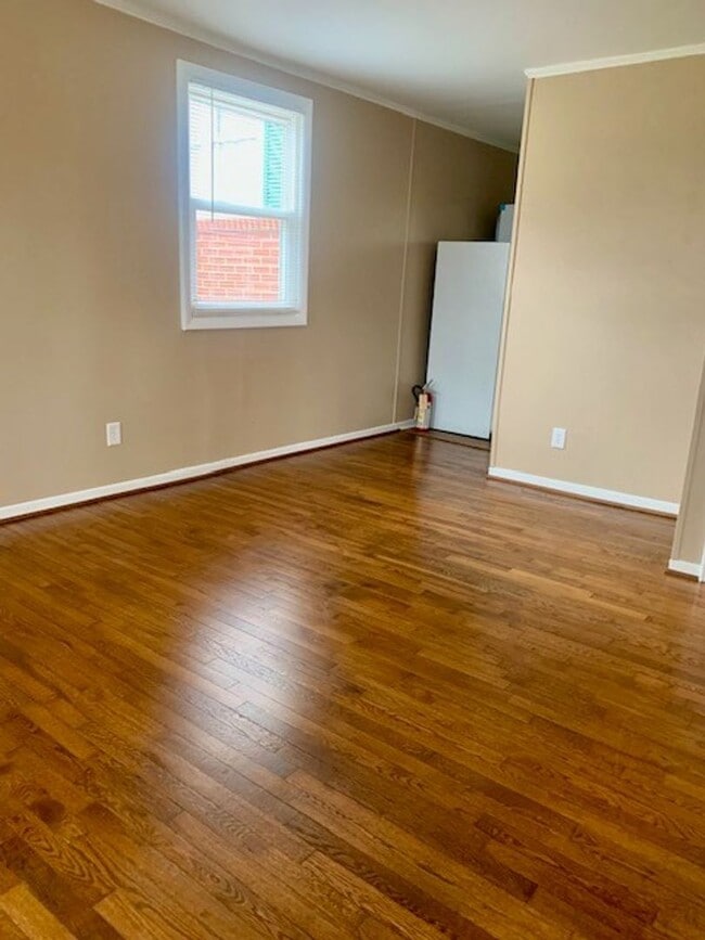 Building Photo - 2 Bedroom 1 Bath Townhome in Sunset Hills