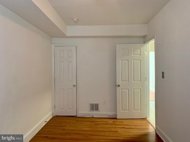 Building Photo - 114 W 25th St