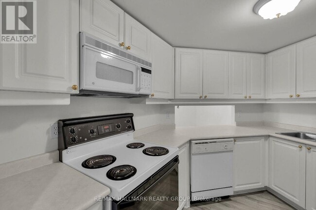 Building Photo - 3105 Carling Ave