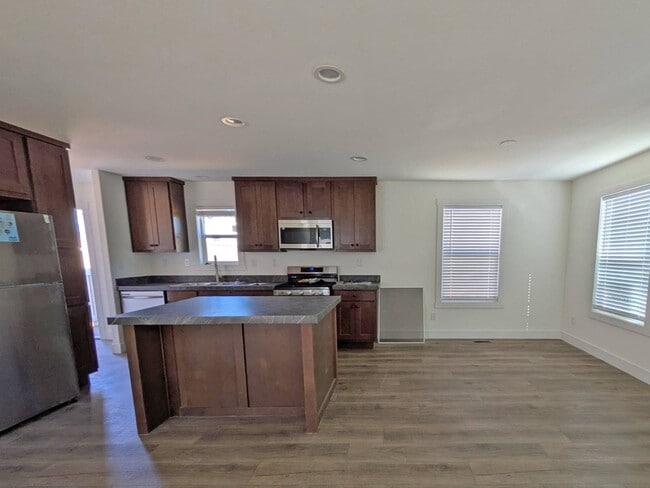 Foto del edificio - 6656 Pentz Rd