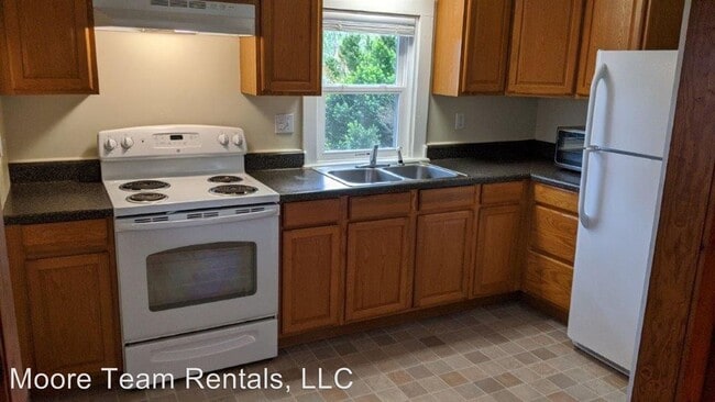 Building Photo - 522 3rd Ave W