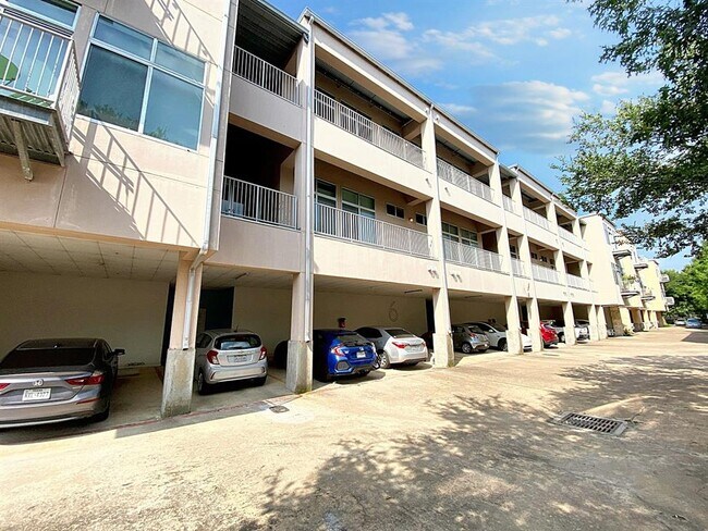 Foto del edificio - 2401 E 6th St