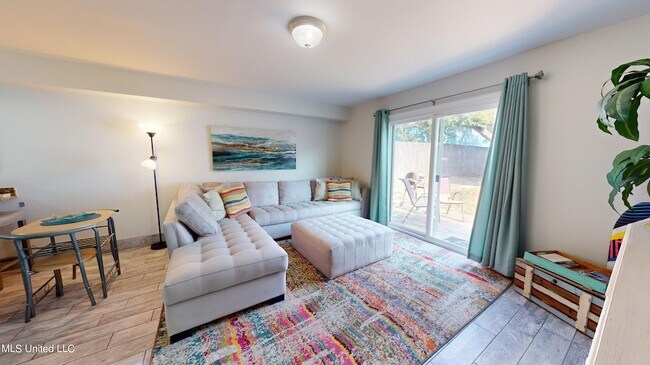 Foto del edificio - 1664 Beach Blvd