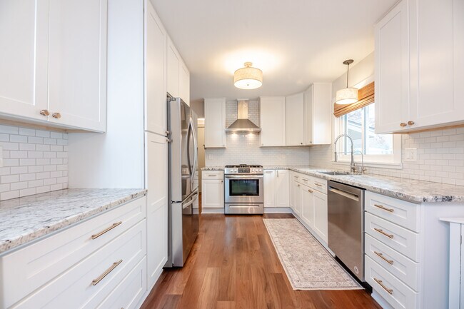 Foto del edificio - 245 Birch Ln