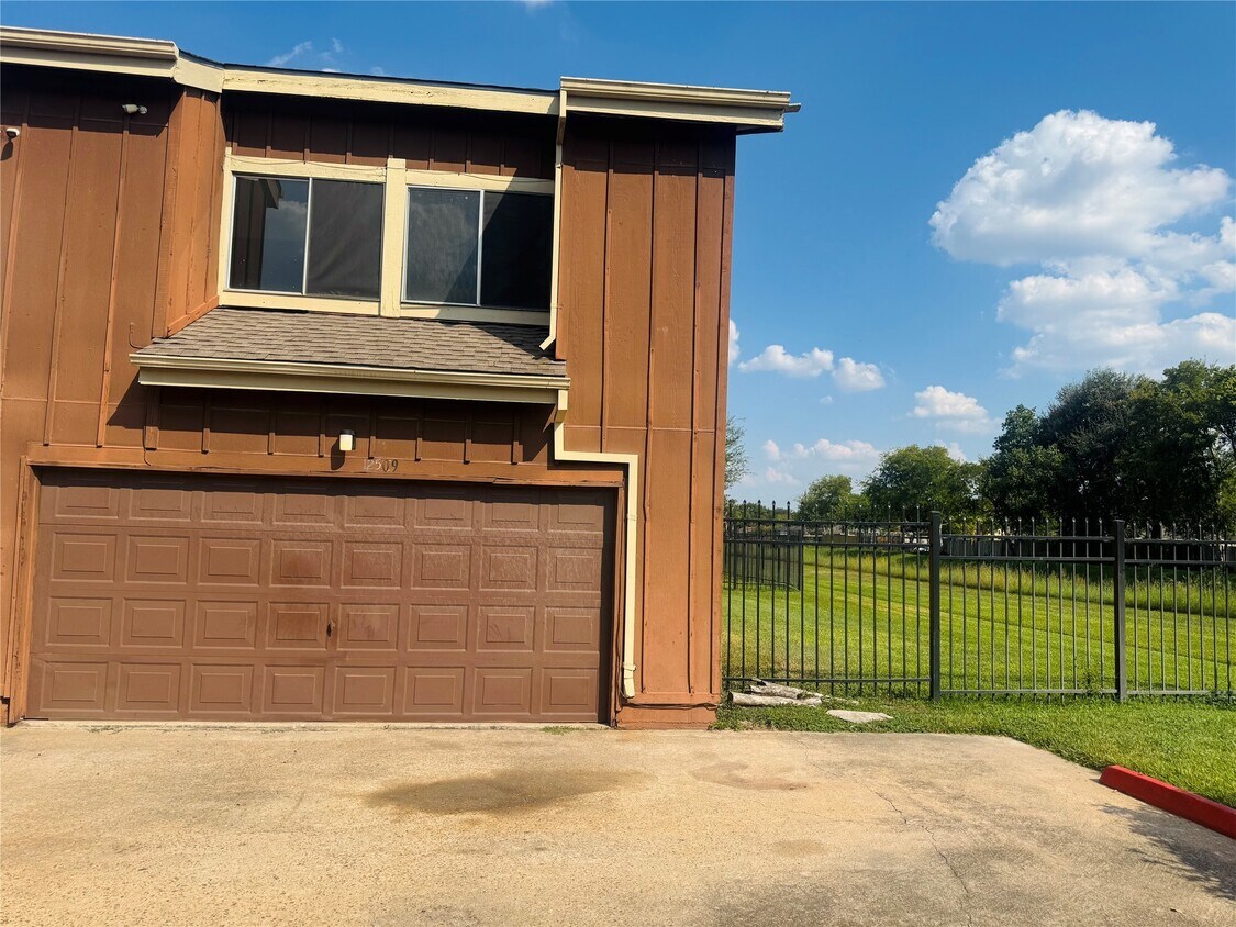 Building Photo - 12509 Newbrook Dr