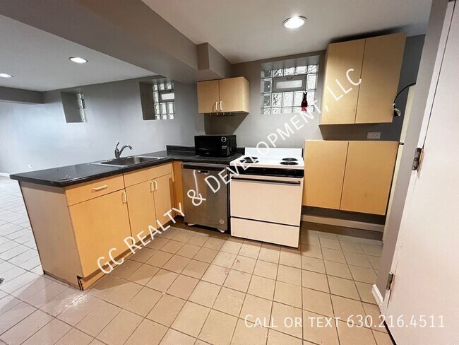Foto del edificio - 2227 N Clybourn Ave