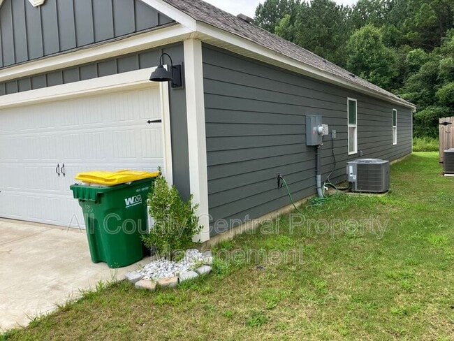 Foto del edificio - 135 River Birch Ln