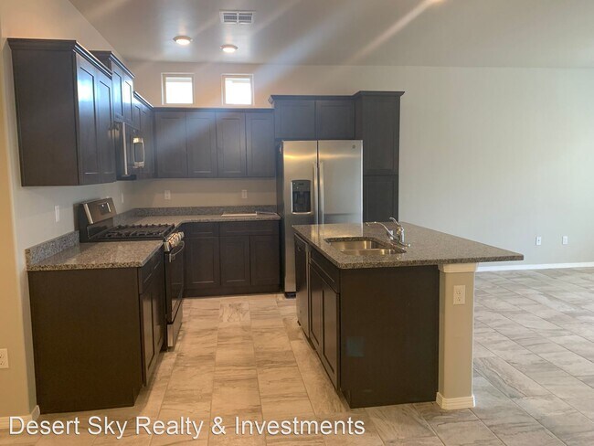Foto del edificio - 4 br, 3 bath House - 4618 Lotus Avenue