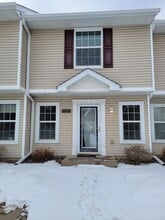 Building Photo - 1950 Pika Tr