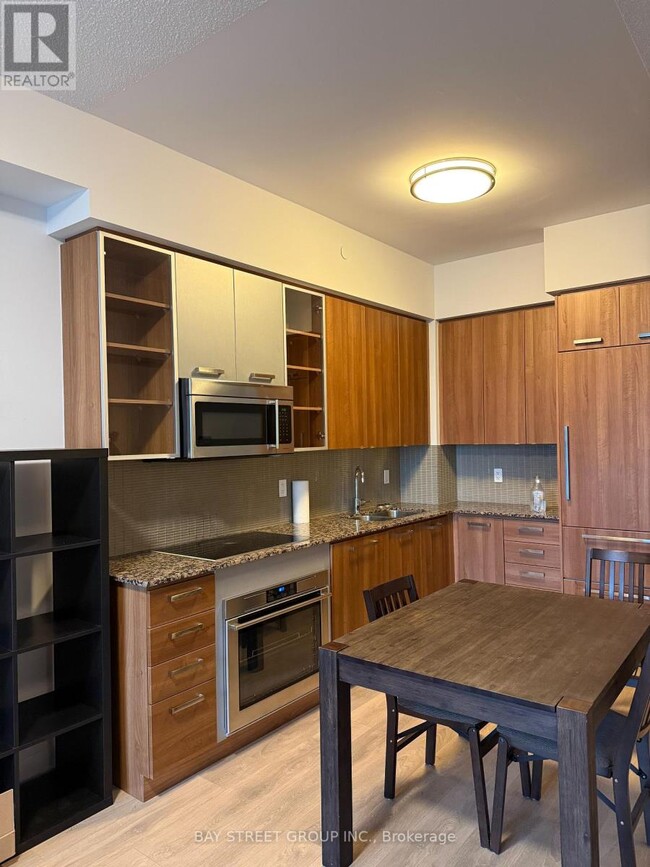 Photo du bâtiment - 5168-5168 Yonge St