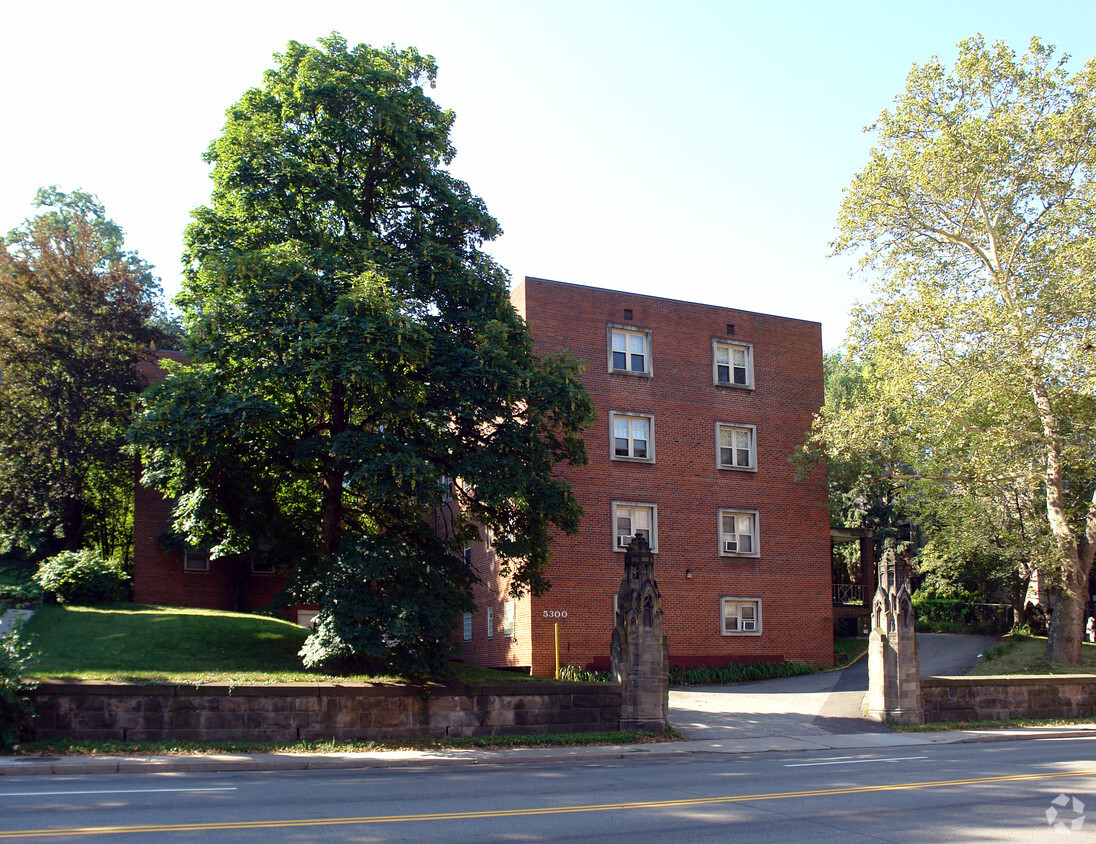 Primary Photo - Atherstone Manor