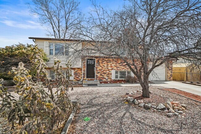Building Photo - 1481 Hiawatha Dr