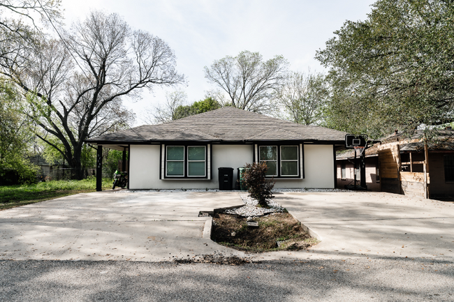Building Photo - 3738 Amos St