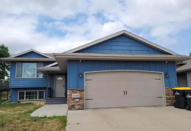 Building Photo - 8016 W Vista Park St