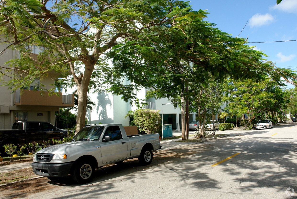 Foto principal - Vizcaya Grove Apartments
