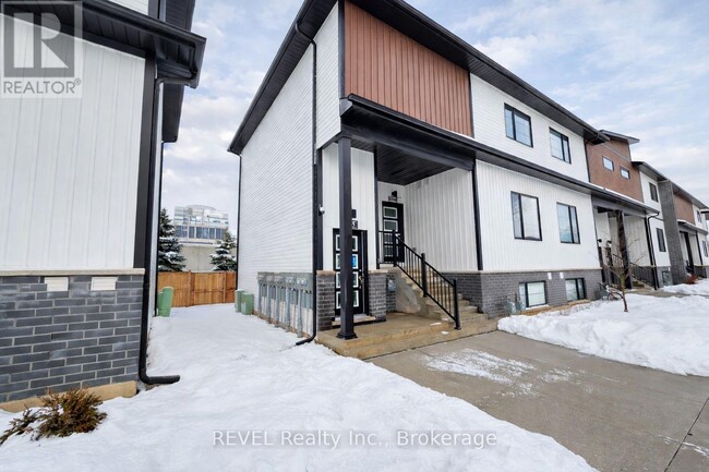 Building Photo - 615 - 4263 FOURTH AVENUE