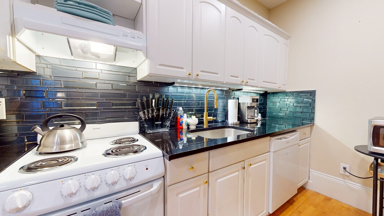 Primary Photo - 290 Beacon St