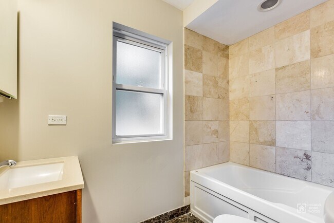2B - Baño - Brummel 623-631 Evanston